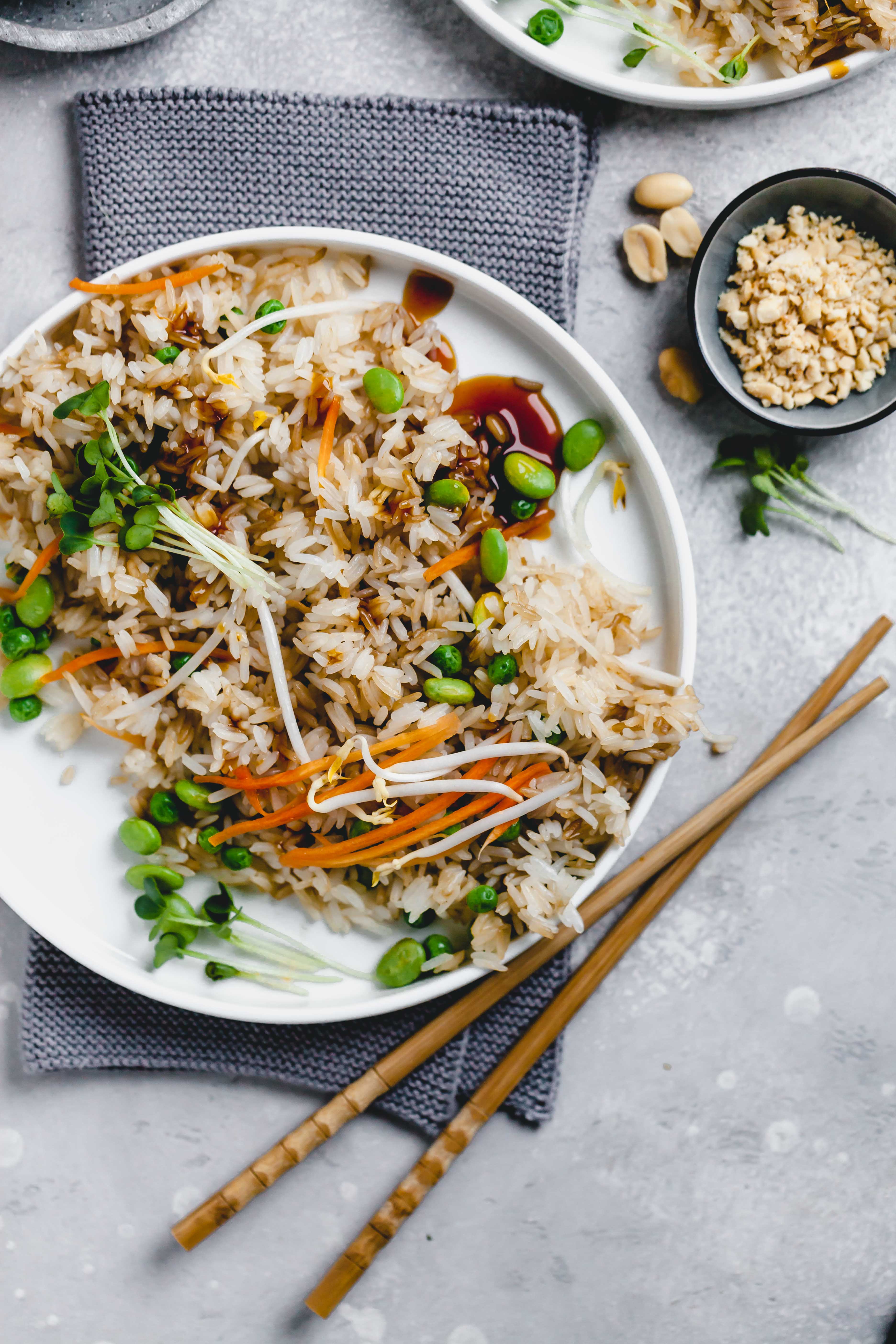 Gebratener Reis - einfach, schnell und perfekt in einfachen Schritten